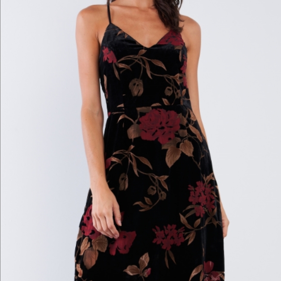 ❤ SugarLips - Black Velvet Floral Straps MaxiDress - Picture 5 of 9